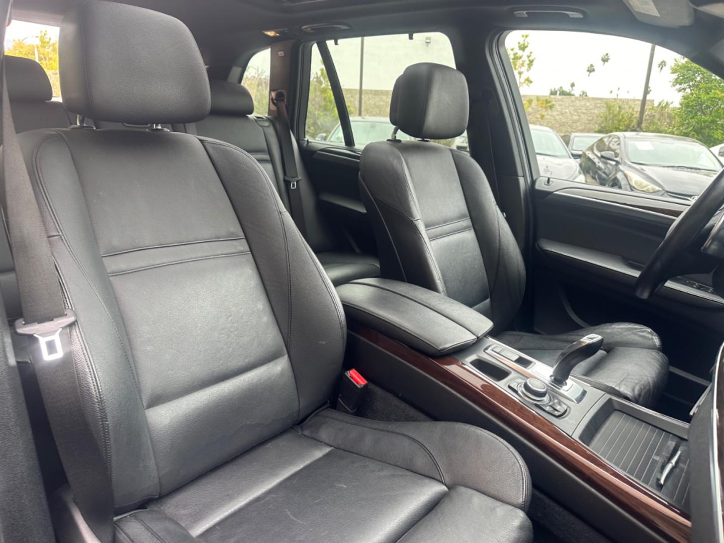 2013 Black /Black BMW X5 Leather (5UXZV4C59DL) with an 6 cylinder engine, Automatic transmission, located at 30 S. Berkeley Avenue, Pasadena, CA, 91107, (626) 248-7567, 34.145447, -118.109398 - Are you on the hunt for your next vehicle but struggling with a less-than-perfect credit history? Look no further! Our dealership proudly serves Pasadena, Altadena, Glendale, and surrounding areas, offering a diverse selection of high-quality used Buy Here Pay Here (BHPH) vehicles tailored to meet y - Photo#19